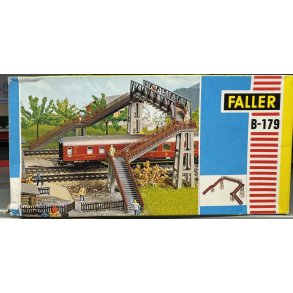 Faller HO B179 fodg�ngerbro bygges�t
