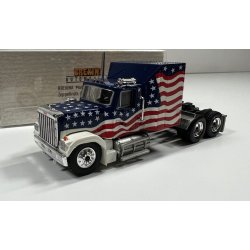 Brekina HO 85780 GMC General Stars &amp; Stripes