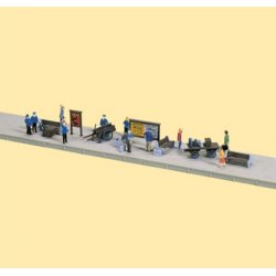 Auhagen HO 11339 Perron figurer samt info tavle og pakvogne, bnke.