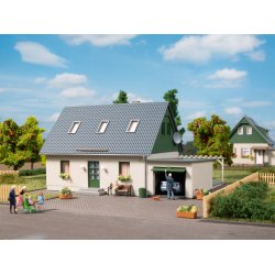 Auhagen HO 11454 Fritliggende hus med garage