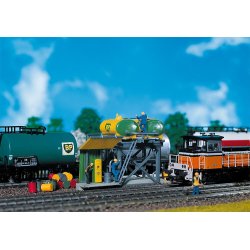 Faller HO 120145 Diesel lokomotiv tankstation.  Dimensioner: 105 x 35 x 65 mm.