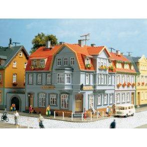 Auhagen HO/TT 12249 Hj�rne by ejendom med pub