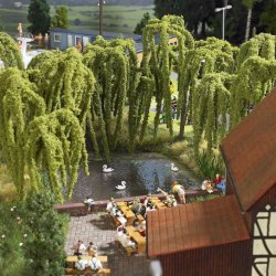 Busch HO 5482 Dam med flydende svaner