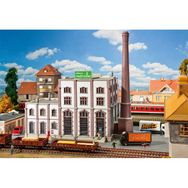 Faller HO 130187 Riedmller Vveri 325 x 152 x 314 mm.