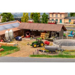 Faller HO 130584 et overdkket bent udstyrsskjul 265 x 120 x 93 mm,  142 x 39 mm, 27 x 24 x 65 mm.