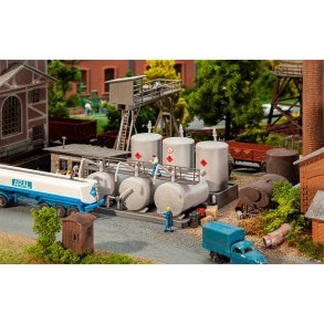 Faller HO 131387 tank lager Dimensioner: 116 x 100 x 57 mm.