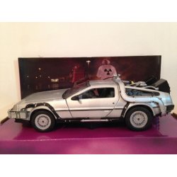 Welly 22443 Back To The Future 1 Delorean Time Machine metal bygget skala.1:24
