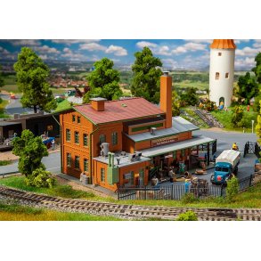 Faller HO 191762 Klokkestberi. Dimensioner: 240 x 170 x 167 mm.