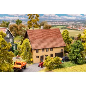 Faller HO 191780 Daglejerens hus 138 x 121 x 120 mm.