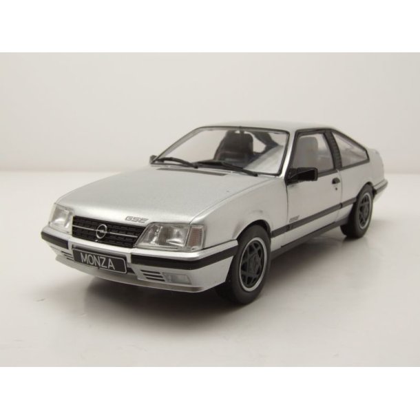 Whitebox 124156 OPEL  MONZA A2 GS/E rgang 1983 Skala 1:24