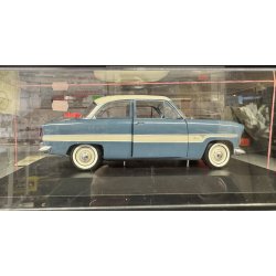 Revell 08880 sj�lden Ford Taunus 12m "Streifen-Taunus" �rgang 1959 Regatta Blue White i metal skala 1:18 