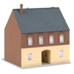 Faller 232178 spor N byhus med drive-thru 93 x 88 x 101 mm.