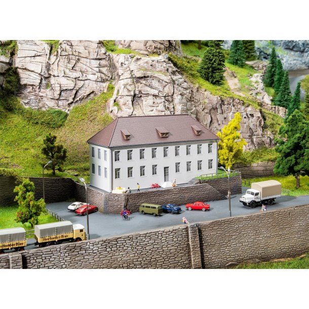 Faller 232181 spor N Hotel Barracks 165 x 74 x 87 mm.