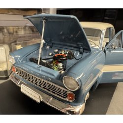 Revell 08880 sj�lden Ford Taunus 12m "Streifen-Taunus" �rgang 1959 Regatta Blue White i metal skala 1:18 