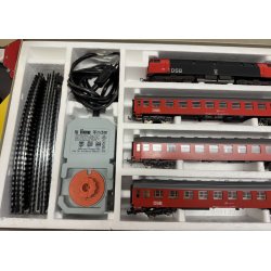 Lima HO 105352sh DSB starts�t MZ 1401 med 3 personvogne styrboks og skinner til DC j�vnstr�m drift