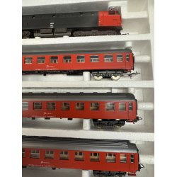 Lima HO 105352sh DSB starts�t MZ 1401 med 3 personvogne styrboks og skinner til DC j�vnstr�m drift