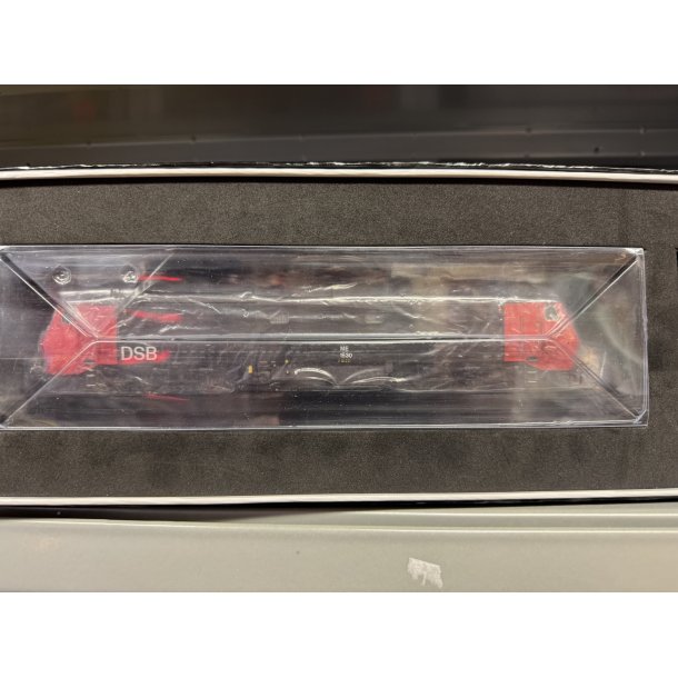 McK HO 0103 DSB diesellok med lang f�rerhus ME 1530 og DCC j�vnstr�m samt diesellyd