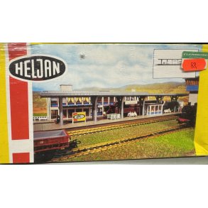 Heljan HO 122 perron Fjordby. Bygges�t