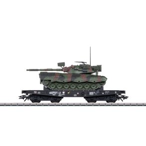 Mrklin 48878 DB svrgodsvogn Type Rlmmps 650 lastet med en Leopard 1A1 hovedkampvogn fra det tyske.