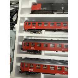 Lima HO 105352sh DSB starts�t MZ 1401 med 3 personvogne styrboks og skinner til DC j�vnstr�m drift