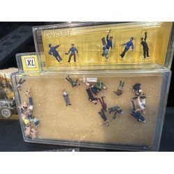 Brugt sammensat sortiment noch figurer skala N 1.160 Ca 35 figurer + vogn