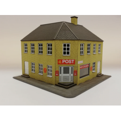 Hobbytrade HO HT87208 Hjrnebygning 2 etager med posthus og gule sten byggest. 135 x 135 x 120 -mm.
