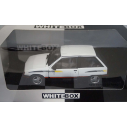 Whitebox 124239 Vauxhall Corsa A SR rgang 1985 hvid skala 1:24