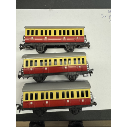 Lot 7 Fleischmann HO 3 gamle personvogne blikvogne