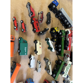 Lot 1. Med ca 34 k�ret�jer i skala 1:87 Det du ser p� billedet er det du k�ber