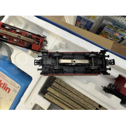 Mrklin 2900 startst med KLVM damplok og 2 personvogne trafo/styrboks samt skinne oval