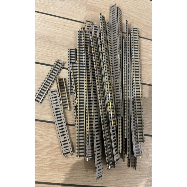 Fleischmann spor N skinne lot no 2 ca 25 stk lige skinner