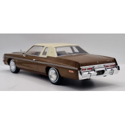 Whitebox 124261 Dodge Monaco Royal �rgang 1977 skala 1:24 