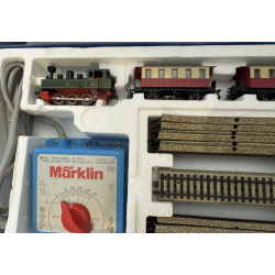 Mrklin 2900 startst med KLVM damplok og 2 personvogne trafo/styrboks samt skinne oval