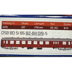 Heljan 6091 DSB personvogn/pakvogn 2 kl. BD 51 86 82-84 019-5