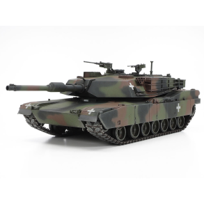 Tamiya 25216 M1A1 ABRAMS TANK 