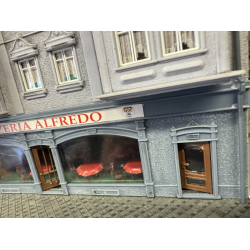 Pola HO 111 frdigsamlet byhus med pizzeria Indbygget lys Brugt Stand se billeder