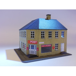 Hobbytrade HO HT87208 Hjrnebygning 2 etager med posthus og gule sten byggest. 135 x 135 x 120 -mm.