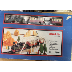 Mrklin 2900 startst med KLVM damplok og 2 personvogne trafo/styrboks samt skinne oval