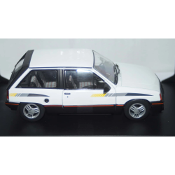 Whitebox 124239 Vauxhall Corsa A SR rgang 1985 hvid skala 1:24