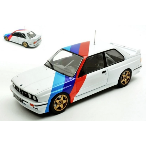 Whitebox 124244 BMW M3 E30 �rgang 1989 skala 1:24