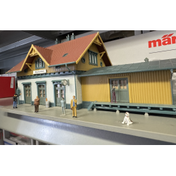 Faller HO 110097 Banegrd Blumenfeld frdigpakket 250 x 140 x 120 mm. Stand se billeder