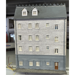 Pola HO 111 frdigsamlet byhus med pizzeria Indbygget lys Brugt Stand se billeder