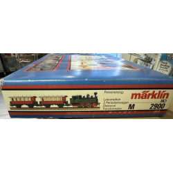 Mrklin 2900 startst med KLVM damplok og 2 personvogne trafo/styrboks samt skinne oval