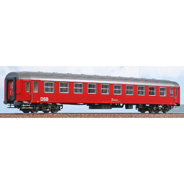 A.M.C.E HO 52181 DSB personvogn 2 kl. Type UIC-Y med AC hjul. 