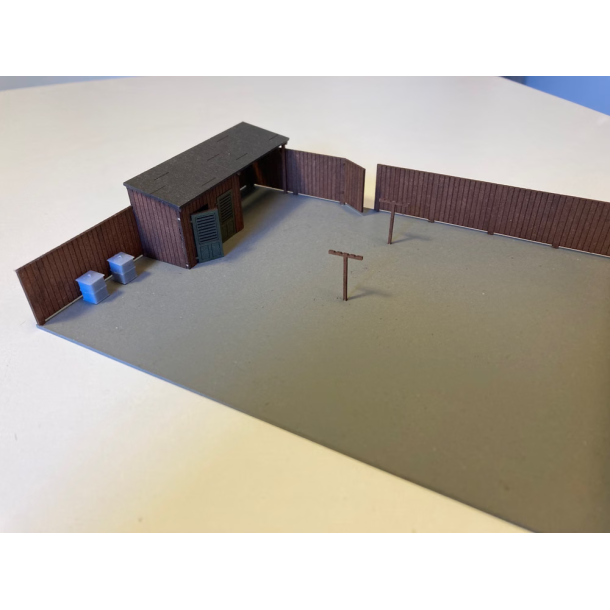 Hobbytrade HO 87219 Laserskret baggrd med udhus og tilbehr. Byggest