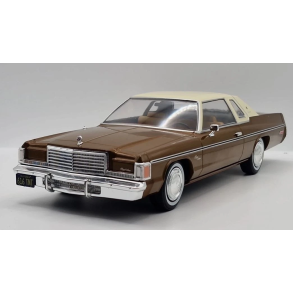 Whitebox 124261 Dodge Monaco Royal �rgang 1977 skala 1:24 