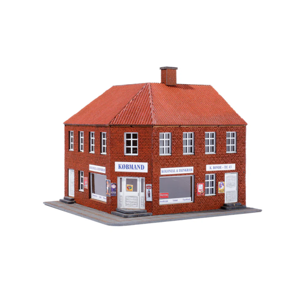 Hobbytrade HO HT87200 Hjrnehus i rde musten med kbmansbutik byggest. 135 x 135 x 120 mm.