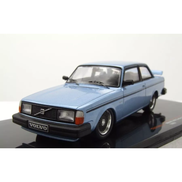 IXO CLC550N.22 VOLVO 240 TURBO rgang 1983 lysebl. Skala 1:43