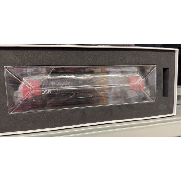 McK HO 0115 DSB diesellok med lang f�rerhus ME 1507 og DCC j�vnstr�m samt diesellyd