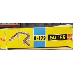 Faller HO B179 fodg�ngerbro bygges�t
